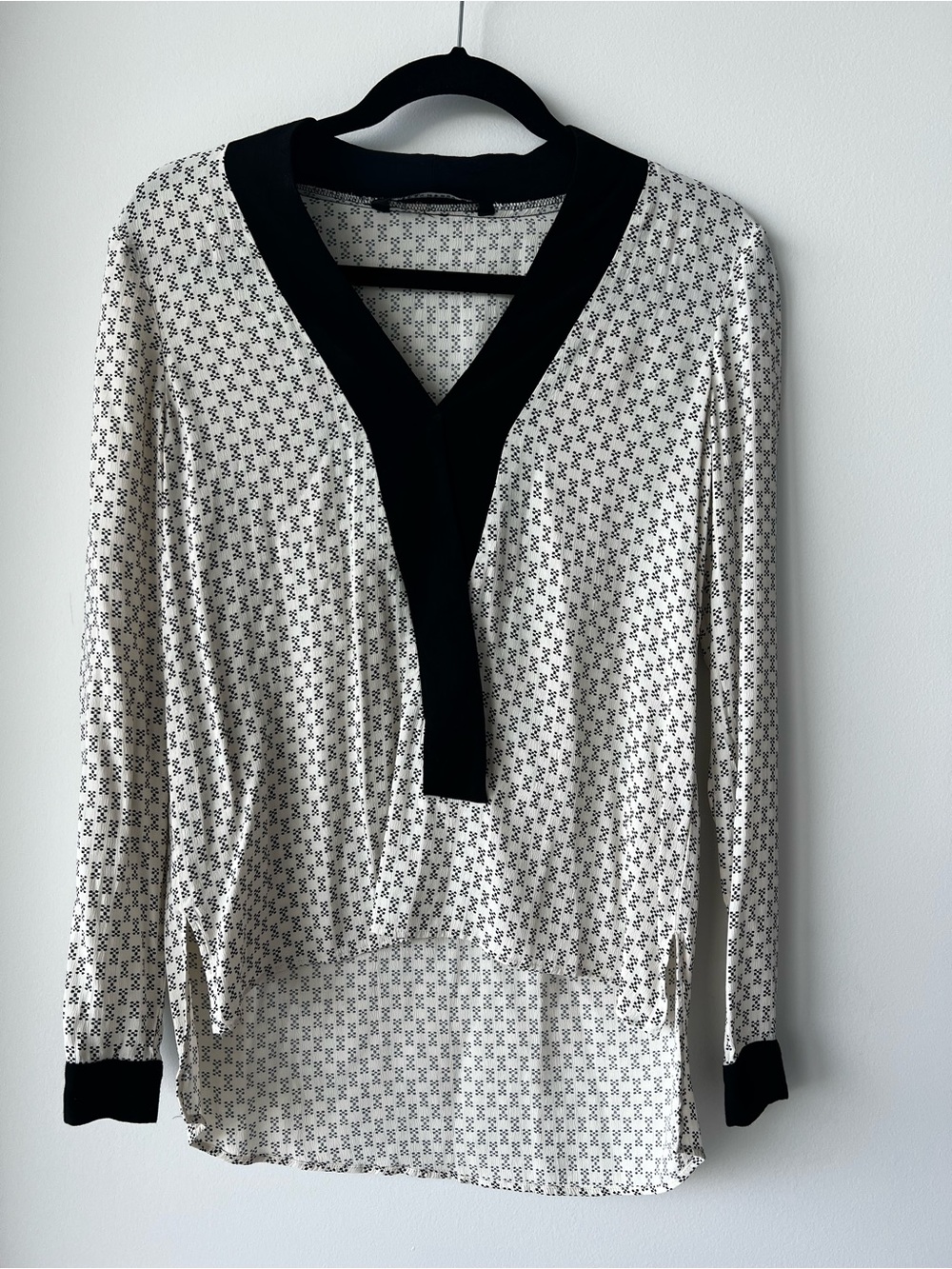 Zara Black-and-Cream Printed V-Neck Long Sleeve Blouse